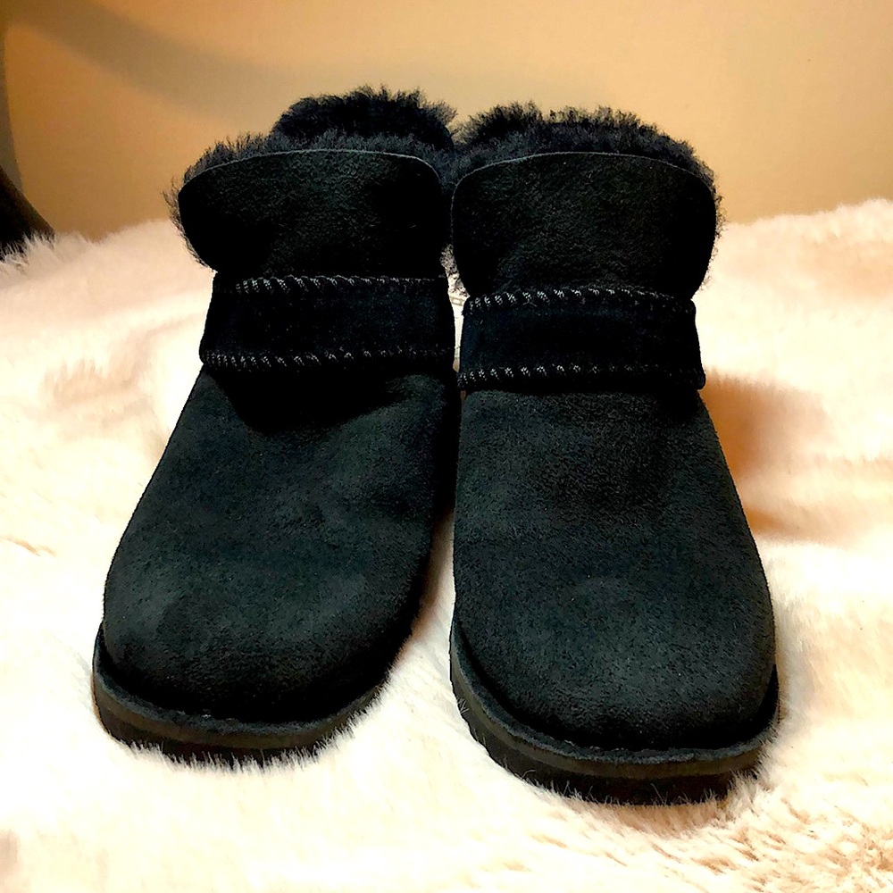 UGG Women’s MCKAY boot NWT